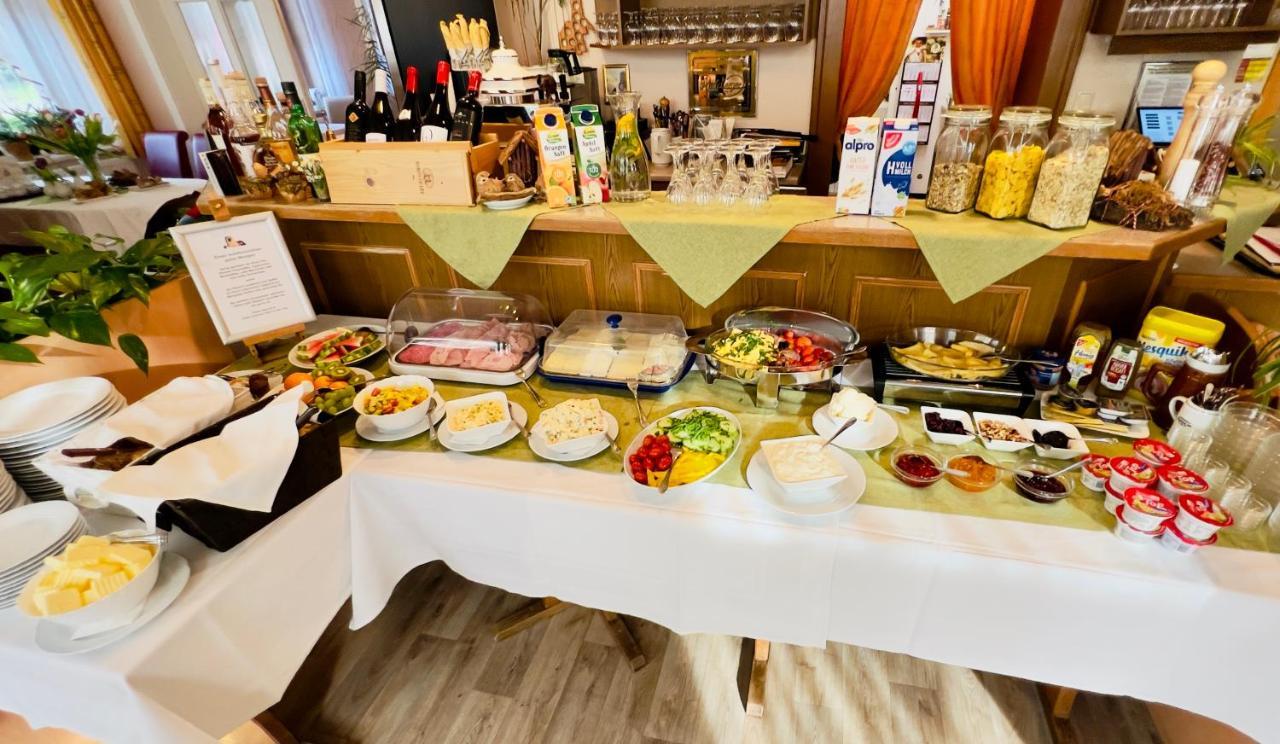 Traditionsgasthaus Goldener Loewe Riesa Restaurant & Pension エクステリア 写真