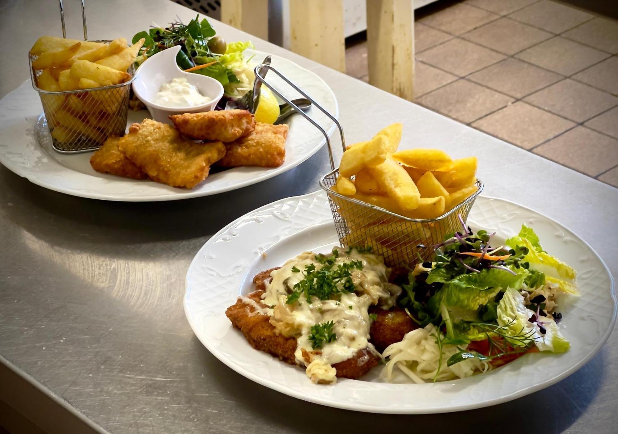 Traditionsgasthaus Goldener Loewe Riesa Restaurant & Pension エクステリア 写真